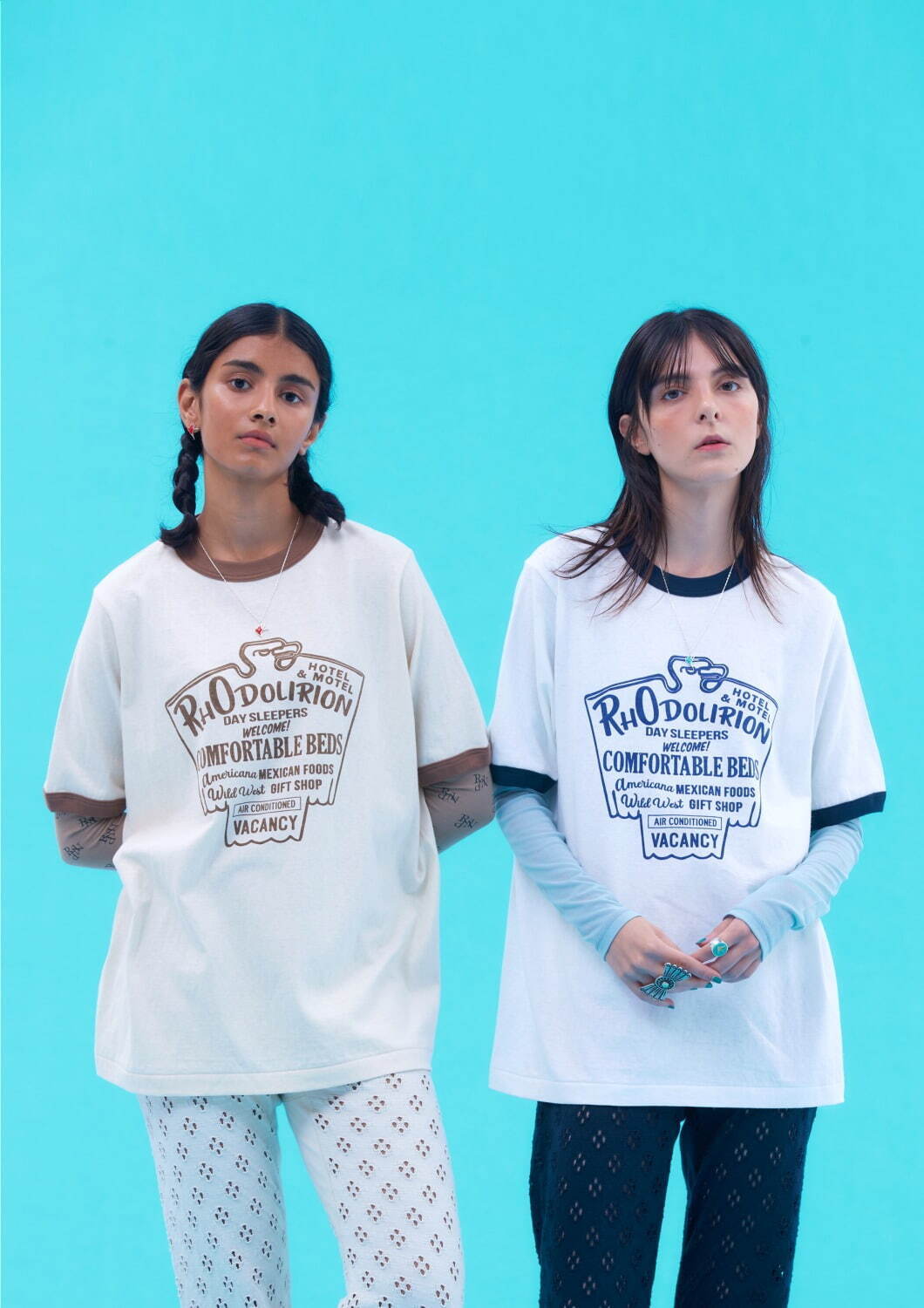 ロドリリオン×アメリカーナ、“モーテルの看板”グラフィックTシャツ＆スワロー刺繍のジーンズ｜写真1