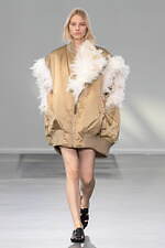 JW アンダーソン 24年春夏ウィメンズコレクション - おもちゃのような服｜写真14