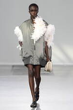 JW アンダーソン 24年春夏ウィメンズコレクション - おもちゃのような服｜写真17