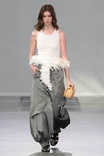 JW アンダーソン 24年春夏ウィメンズコレクション - おもちゃのような服｜写真25