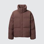 ユニクロ ユー 23年秋冬メンズ新作、立体フォルムの中綿アウター＆ダークトーンのフリースジャージー｜写真20