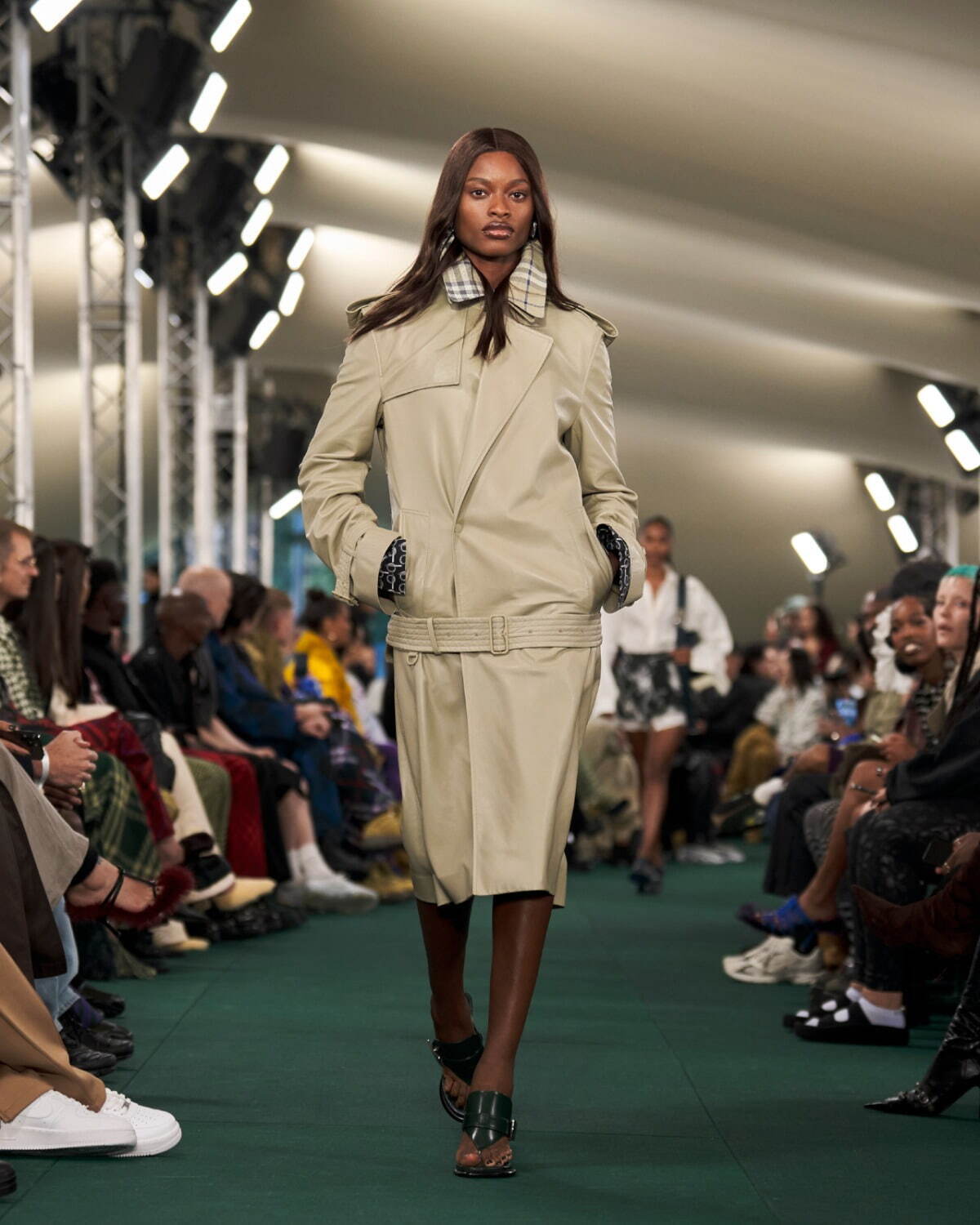 バーバリー(BURBERRY) 2024年夏ウィメンズ&メンズコレクション  - 写真7