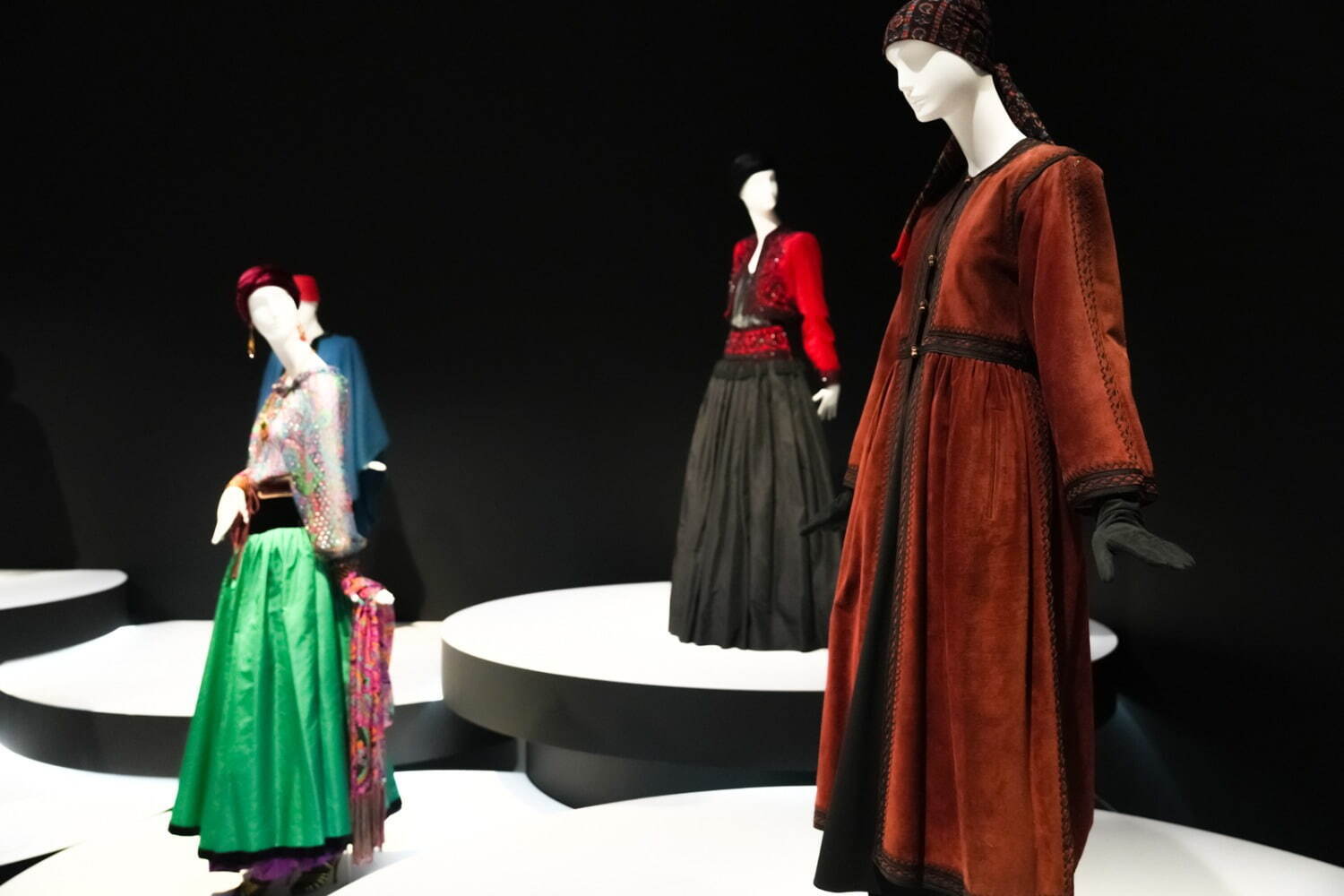“モードの帝王”イヴ・サンローランの軌跡をたどる - 没後日本初の大回顧展が東京・国立新美術館で｜写真26