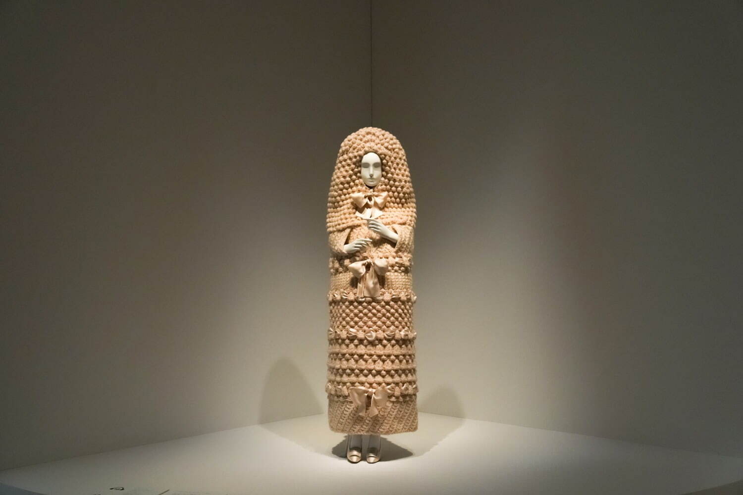 “モードの帝王”イヴ・サンローランの軌跡をたどる - 没後日本初の大回顧展が東京・国立新美術館で｜写真48