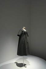 “モードの帝王”イヴ・サンローランの軌跡をたどる - 没後日本初の大回顧展が東京・国立新美術館で｜写真2