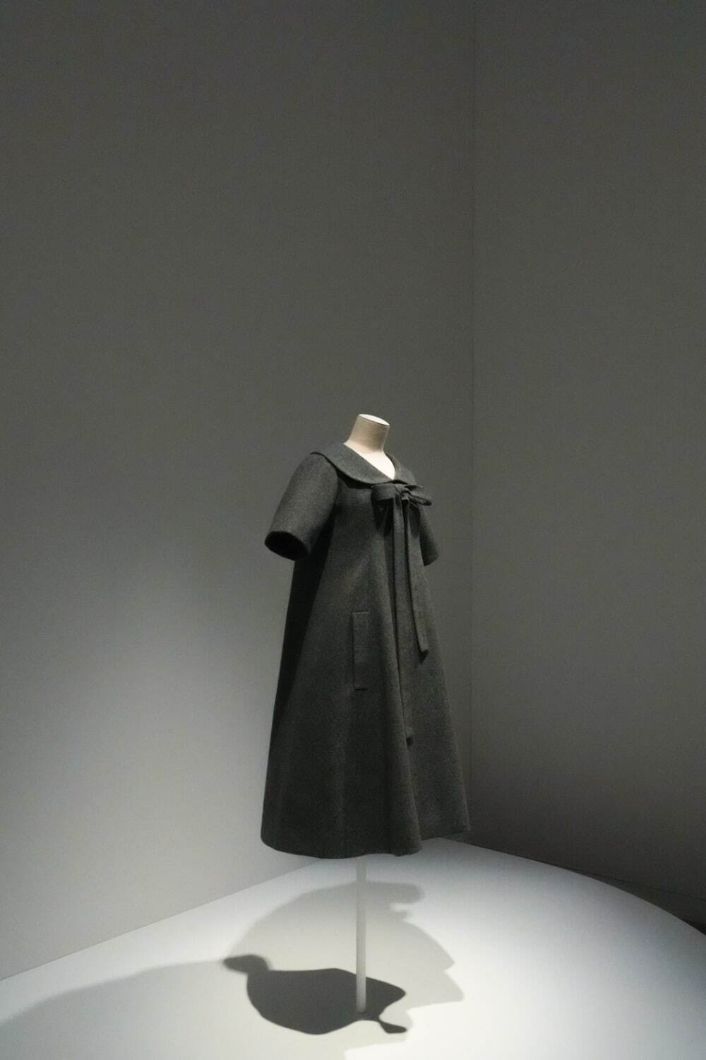 “モードの帝王”イヴ・サンローランの軌跡をたどる - 没後日本初の大回顧展が東京・国立新美術館で｜写真2
