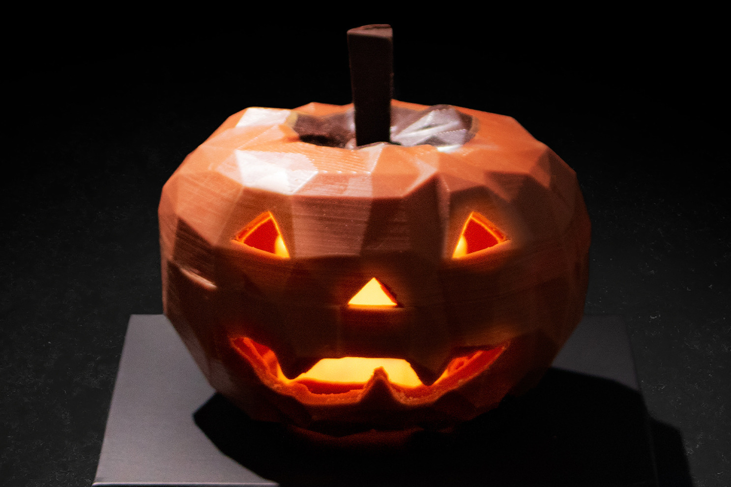 ブボ・バルセロナのハロウィン限定“光るジャック・オー・ランタン”チョコレート、マカロンセットも