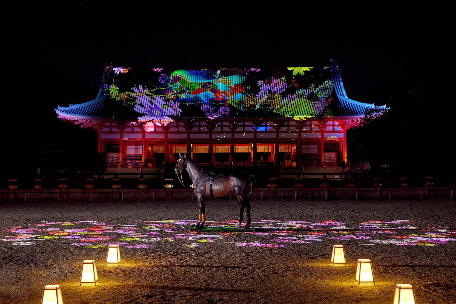 平安神宮奉納ライトアップ、“空を走る馬”の大極殿プロジェクションマッピング＆花が咲く光の演出｜写真3