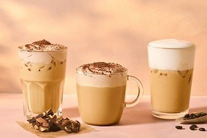 スターバックス「アイス カプチーノ」定番メニュー化、新作「チョコレート ムース ラテ」も | スターバックス