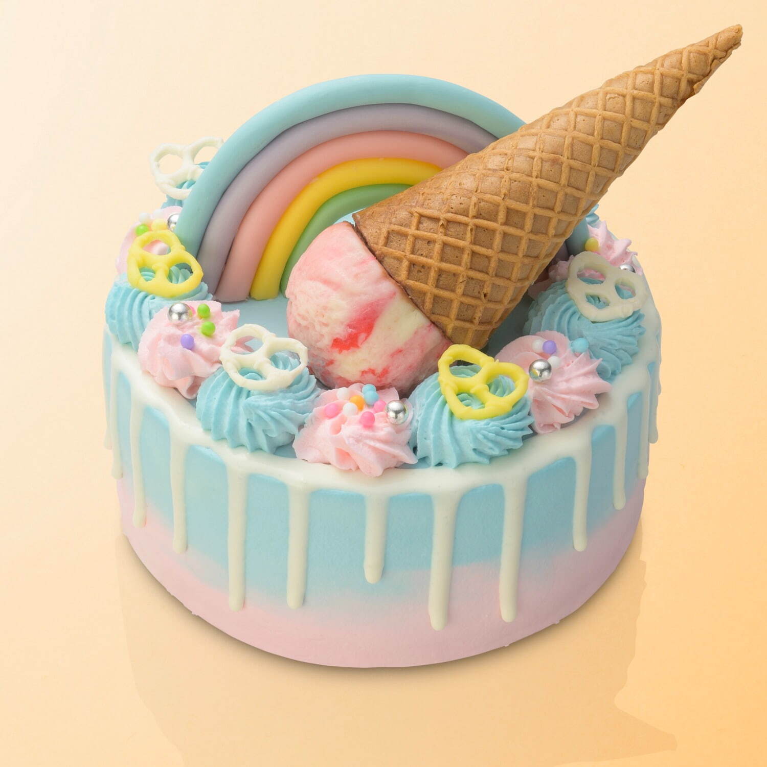 ＜渋谷ヒカリエ ShinQs＞クリスマスケーキ2023、“ファンタジーな遊園地”着想のアイスクリーム型チョコのせたケーキ