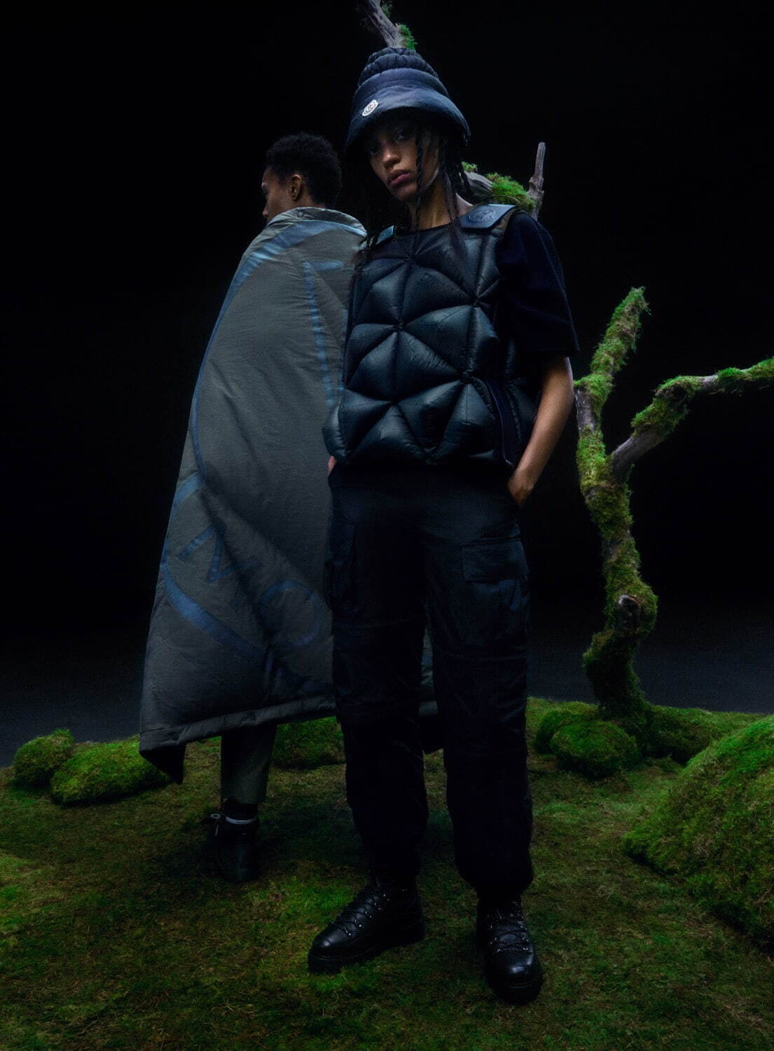 モンクレール x ファレル・ウィリアムス“自然と都会”着想ダウンジャケット、曲線＆三角形のステッチで｜写真27