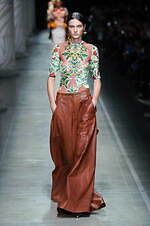 エトロ 2024年春夏コレクション - 大胆に、時に軽やかに｜写真13