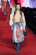 ディーゼル 2024年春夏コレクション - 熱狂に包まれたパーティへ｜写真10