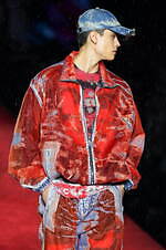 ディーゼル 2024年春夏コレクション - 熱狂に包まれたパーティへ｜写真13