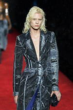 ディーゼル 2024年春夏コレクション - 熱狂に包まれたパーティへ｜写真29