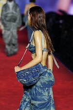 ディーゼル 2024年春夏コレクション - 熱狂に包まれたパーティへ｜写真37