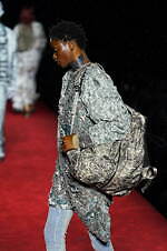 ディーゼル 2024年春夏コレクション - 熱狂に包まれたパーティへ｜写真58