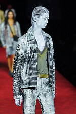 ディーゼル 2024年春夏コレクション - 熱狂に包まれたパーティへ｜写真60