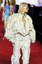 ディーゼル 2024年春夏コレクション - 熱狂に包まれたパーティへ｜写真77