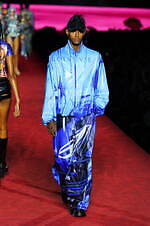 ディーゼル 2024年春夏コレクション - 熱狂に包まれたパーティへ｜写真84