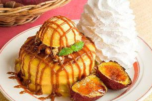 エッグスンシングスの秋限定“スイートポテト”パンケーキ、焼き芋＆さつまいもアイスを乗せて