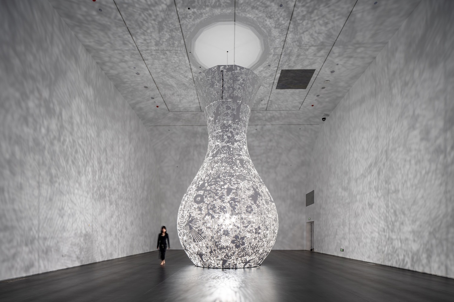 大巻伸嗣の個展が国立新美術館で - “存在とは何か”映像・音響 大巻伸嗣の個展が国立新美術館で - “存在とは何か”映像・音響