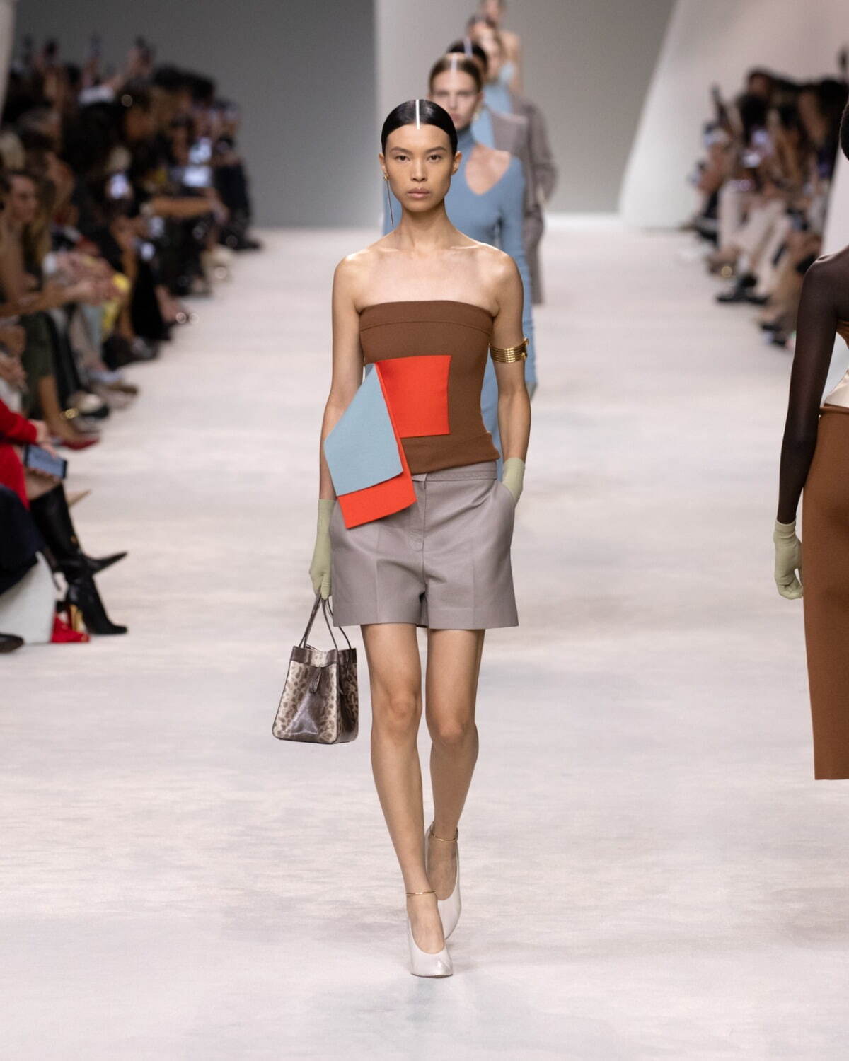 フェンディ(FENDI) 2024年春夏ウィメンズコレクション  - 写真3