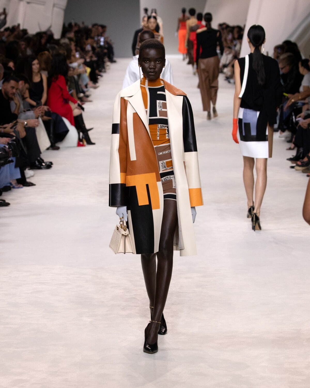 フェンディ(FENDI) 2024年春夏ウィメンズコレクション  - 写真28