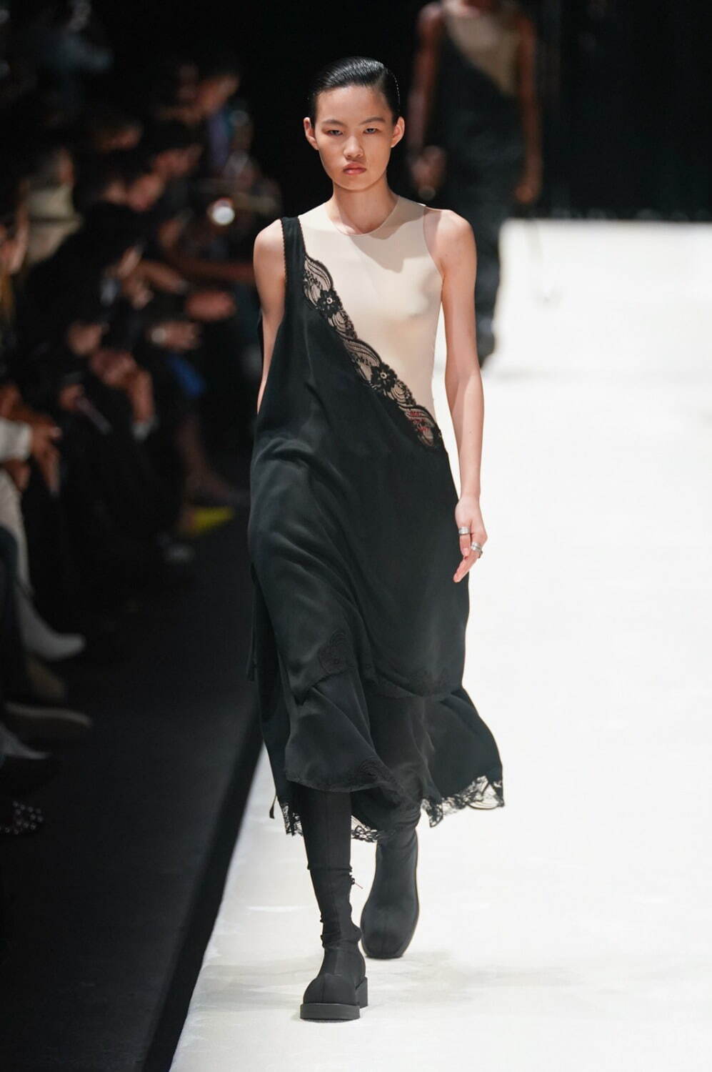 MM6 メゾンマルジェラ 大人気モデル デニム 2024年春夏モデル MM6 Spring Summer 2024 Collection | MM6 - Maison Margiela