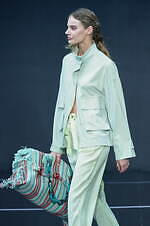 エンポリオ アルマーニ 2024年春夏コレクション - 楽しきバカンスへ｜写真29