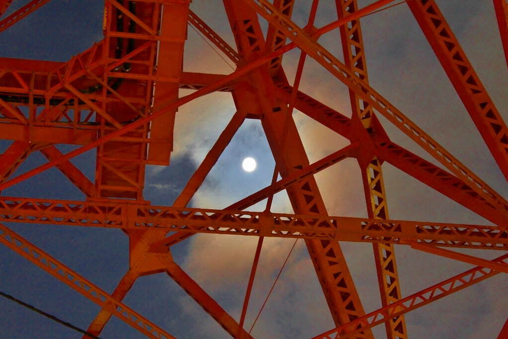 東京タワー「お月見外階段ウォーク」約600段の昇り外階段で楽しむ中秋の名月、竹灯籠も設置｜写真2