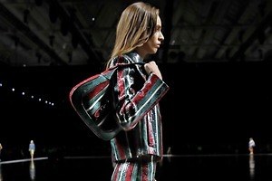 グッチ 2024年春夏ウィメンズコレクション - サバト・デ・サルノによるデビューコレクション