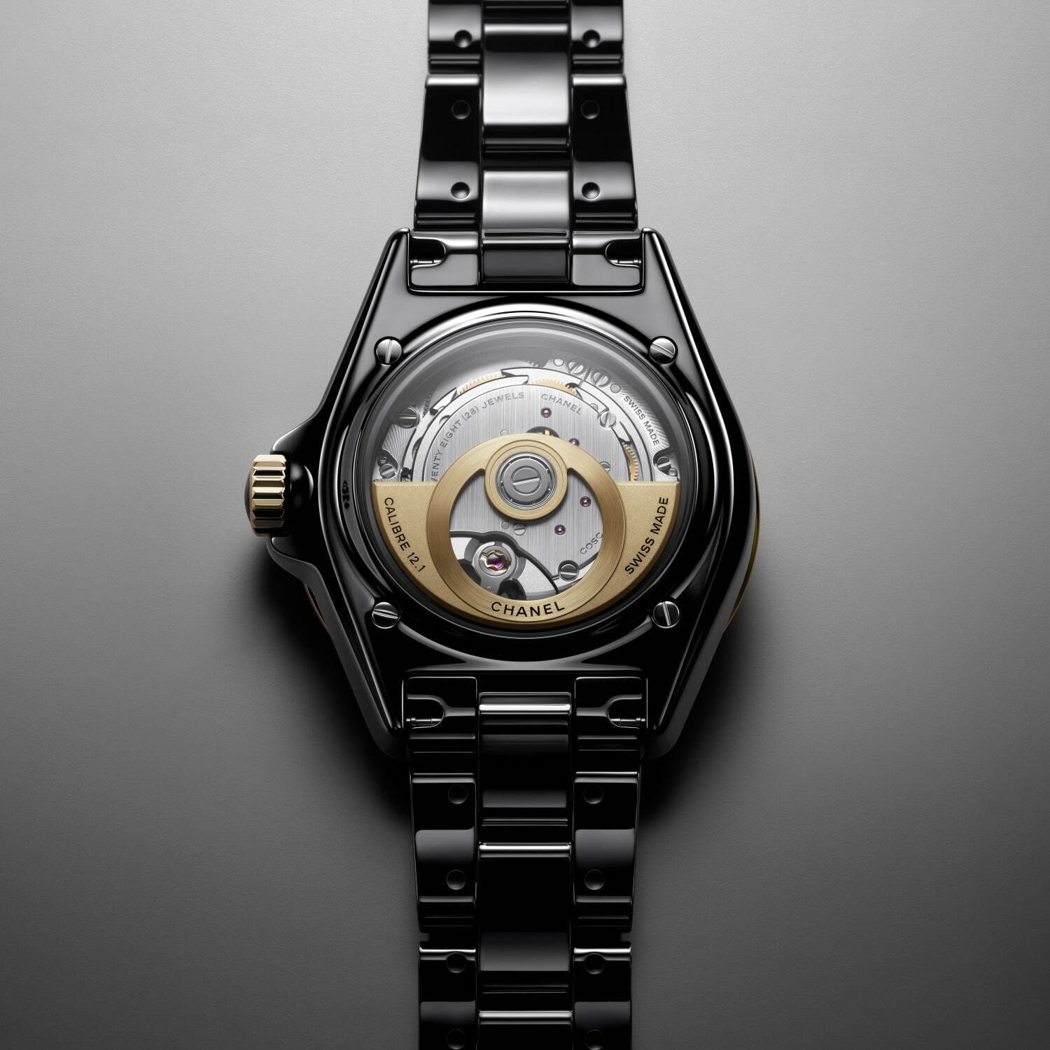 シャネルの腕時計「J12 キャリバー 12.1」新作、イエローゴールド×セラミックの白黒ウォッチ｜写真4