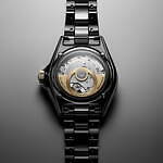 シャネルの腕時計「J12 キャリバー 12.1」新作、イエローゴールド×セラミックの白黒ウォッチ｜写真4