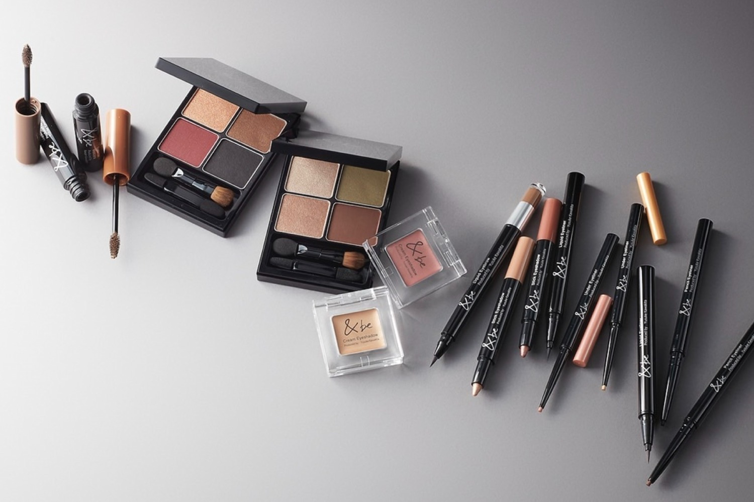 マットネイル｜アンドビー23年冬コスメ、“捨て色なし”上品ブラウンの4色アイパレ＆濡れツヤアイシャドウなど