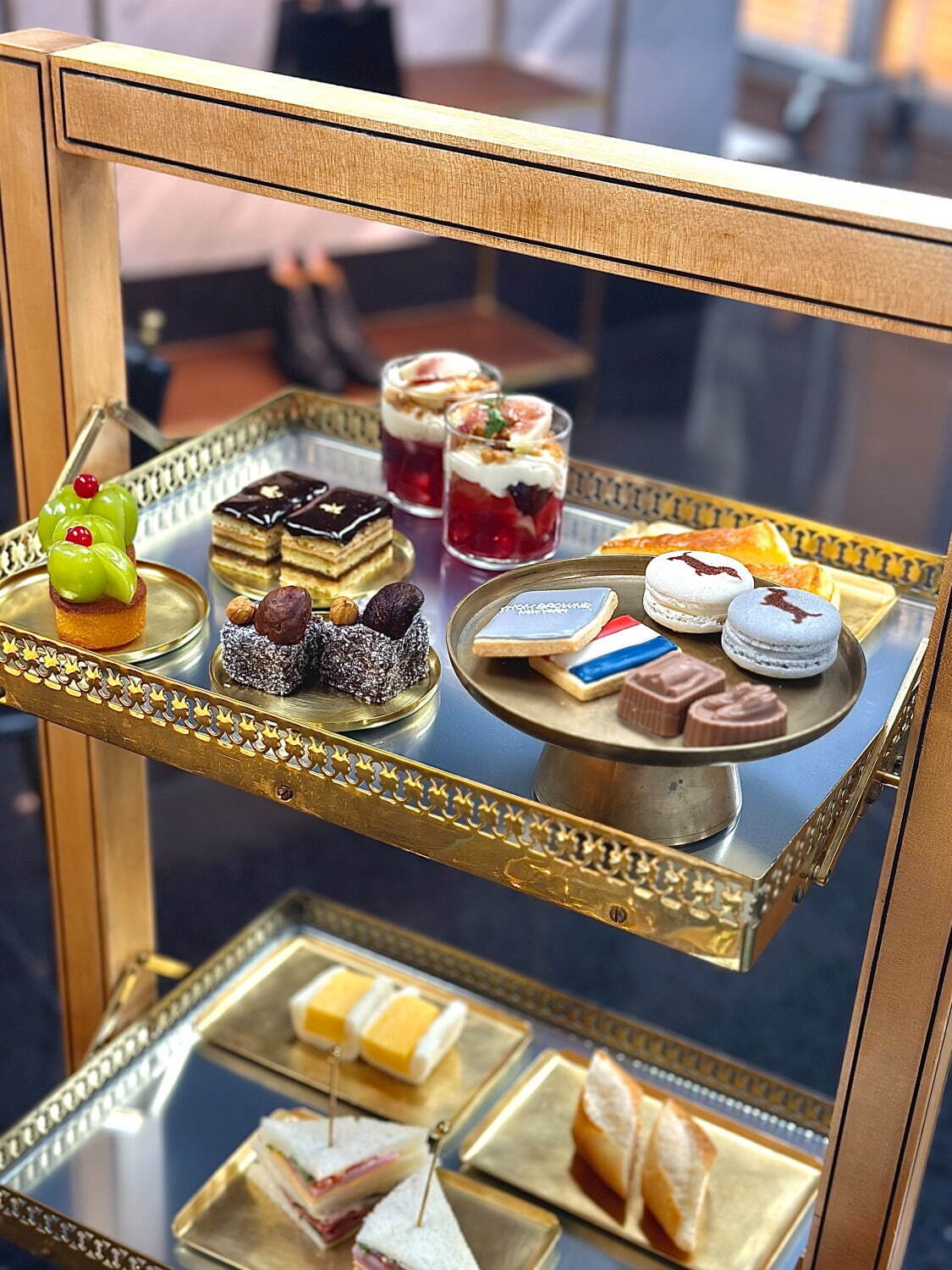 トム ブラウンの秋アフタヌーンティー、シャインマスカット&無花果のスイーツなどが神戸阪急で|写真3