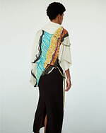 132 5. イッセイ ミヤケ新作ウェア、クレヨンで描いた“地層柄”際立つトップ＆スカートなど｜写真3