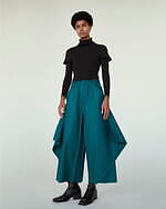 132 5. イッセイ ミヤケ新作ウェア、クレヨンで描いた“地層柄”際立つトップ＆スカートなど｜写真7