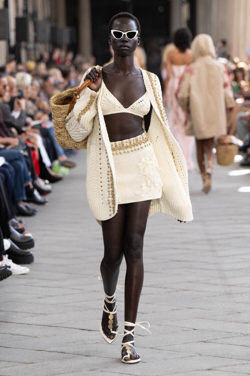 エルマンノ シェルヴィーノ ERMANNO SCERVINO ワッペンとレース 写真16/57｜エルマンノ シェルヴィーノ(ERMANNO SCERVINO) 2024
