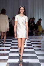 ヴェルサーチェ 2024年春夏コレクション - 優しく、軽やかなコントラスト｜写真3