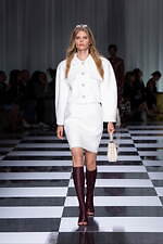 ヴェルサーチェ 2024年春夏コレクション - 優しく、軽やかなコントラスト｜写真13