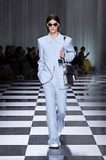 ヴェルサーチェ 2024年春夏コレクション - 優しく、軽やかなコントラスト｜写真23