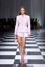 ヴェルサーチェ 2024年春夏コレクション - 優しく、軽やかなコントラスト｜写真28