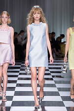 ヴェルサーチェ 2024年春夏コレクション - 優しく、軽やかなコントラスト｜写真30