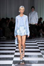 ヴェルサーチェ 2024年春夏コレクション - 優しく、軽やかなコントラスト｜写真34