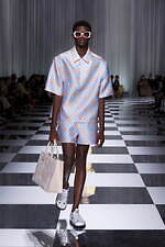 ヴェルサーチェ 2024年春夏コレクション - 優しく、軽やかなコントラスト｜写真58