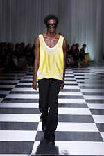 ヴェルサーチェ 2024年春夏コレクション - 優しく、軽やかなコントラスト｜写真63