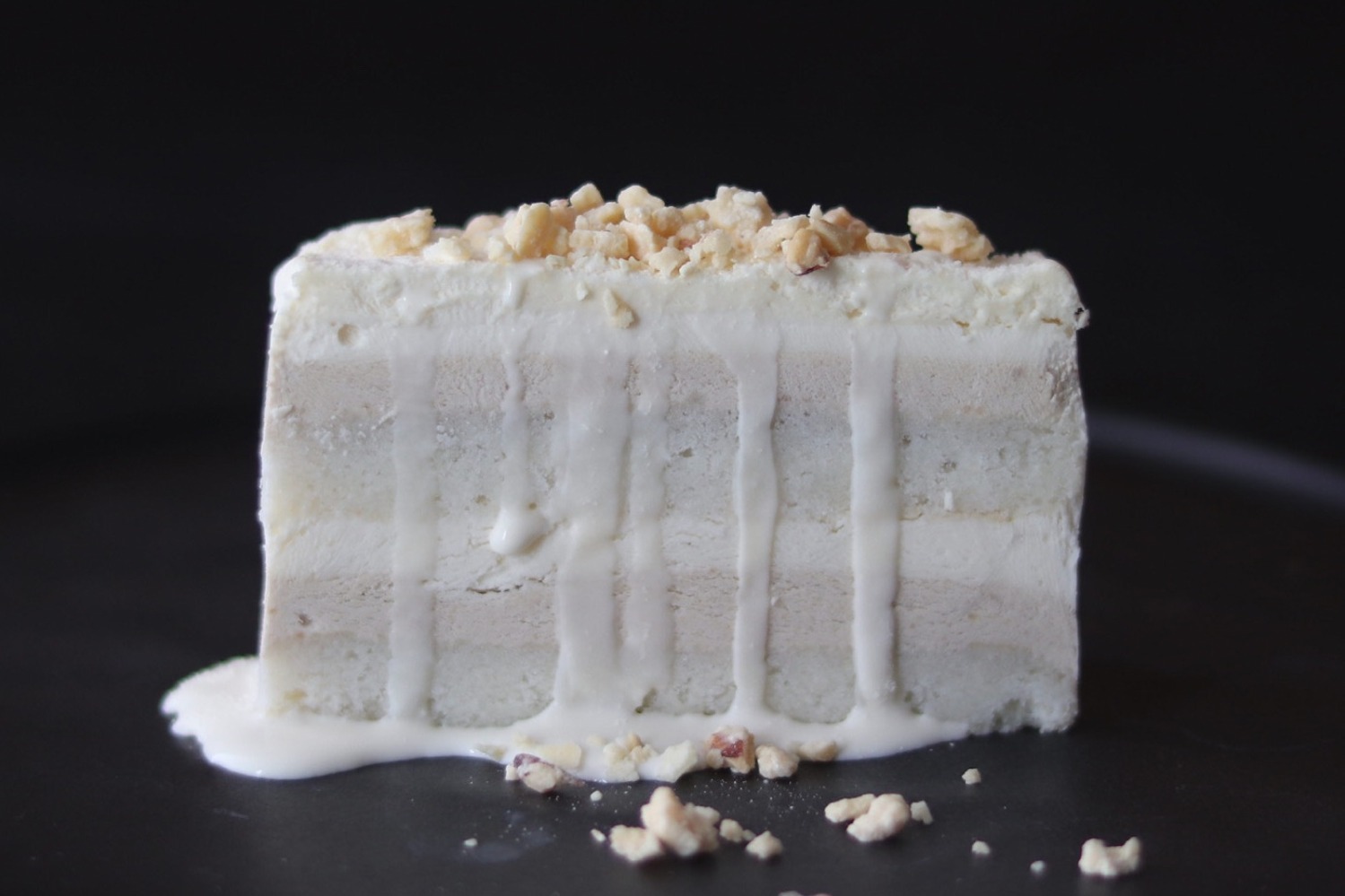 チーズ｜ベーネ レガーロ、“チーズ”を味わう「白いティラミス」＆“コーヒー”際立つ「黒いティラミス」