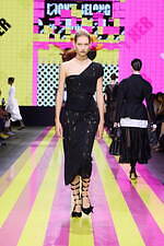 ディオール 2024年春夏ウィメンズコレクション - 強く、凛とした女性たち｜写真16