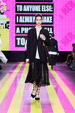 ディオール 2024年春夏ウィメンズコレクション - 強く、凛とした女性たち｜写真17